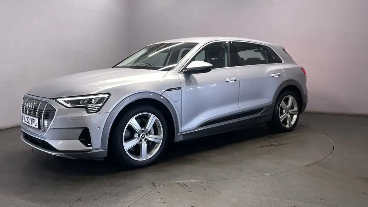 2022-audi-e-tron-55e-technik-station-wagon-big-3