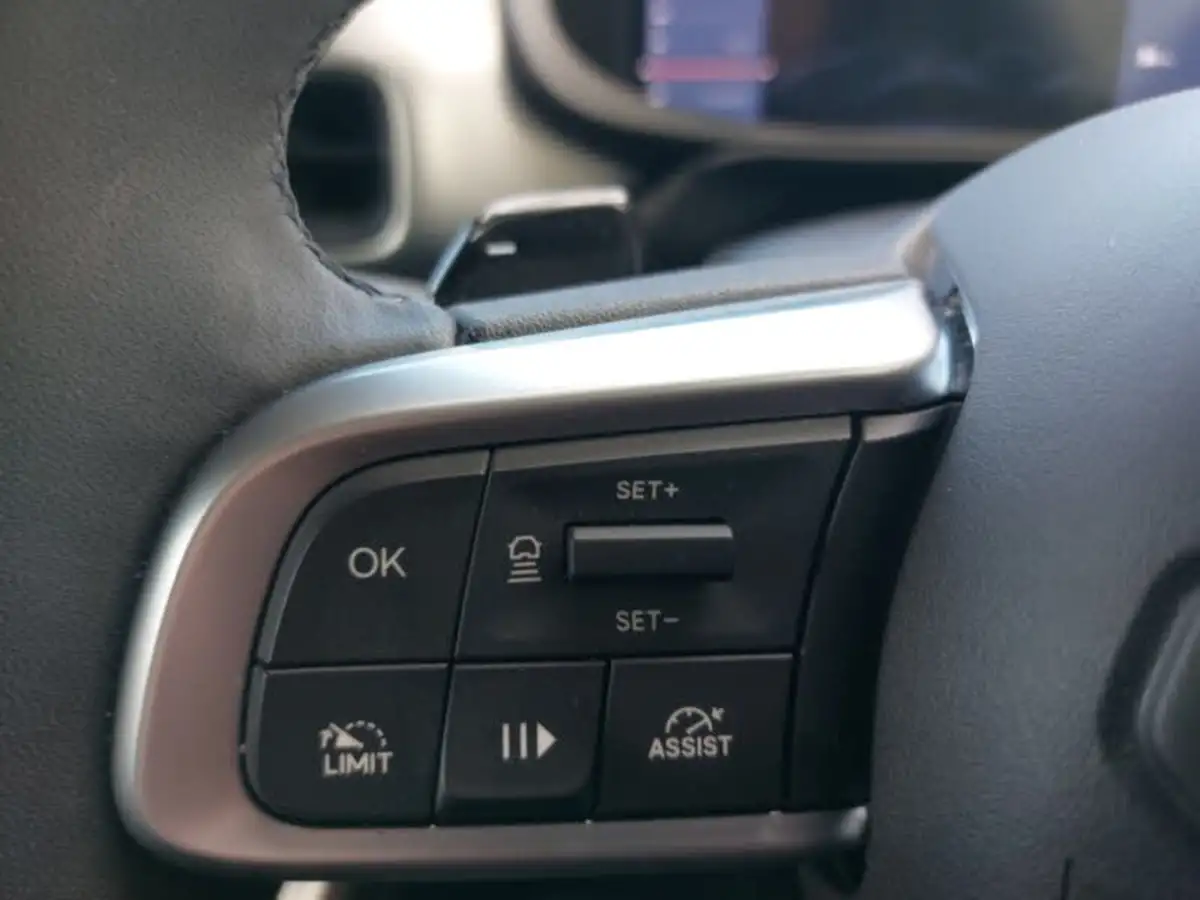 2024-jeep-avenger-12-gse-summit-e-hybrid-48v-auto-big-17