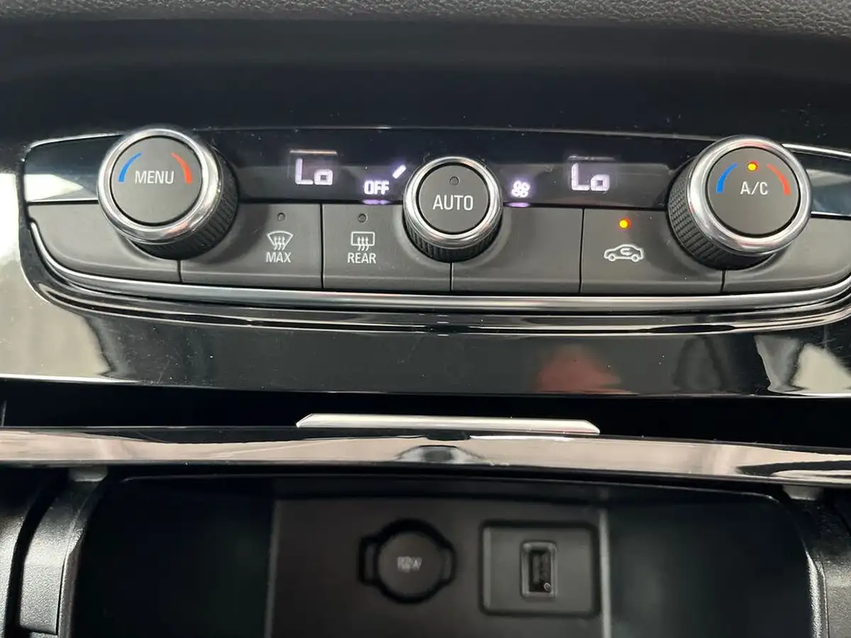2022-vauxhall-grandland-12-gs-line-big-24