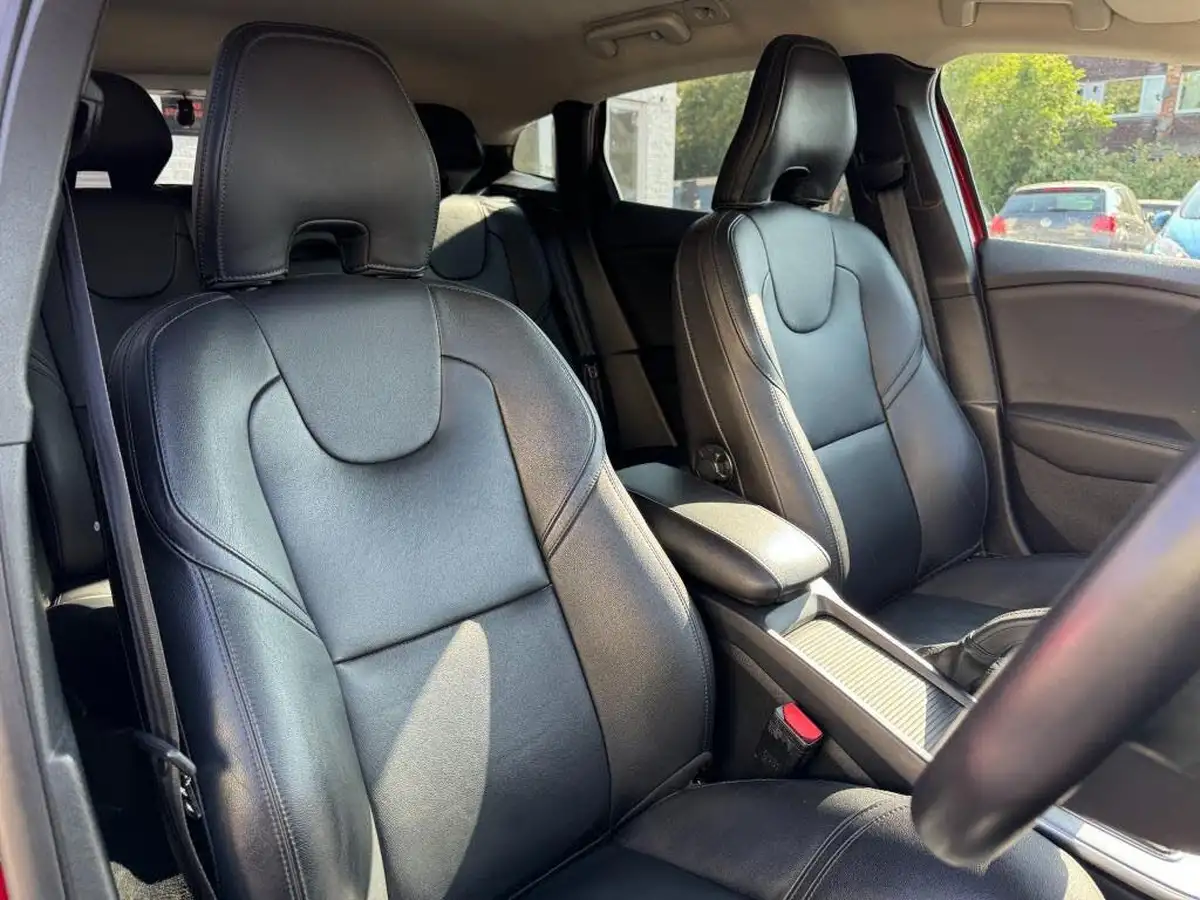 2019-volvo-v40-20td-d2-inscription-big-17