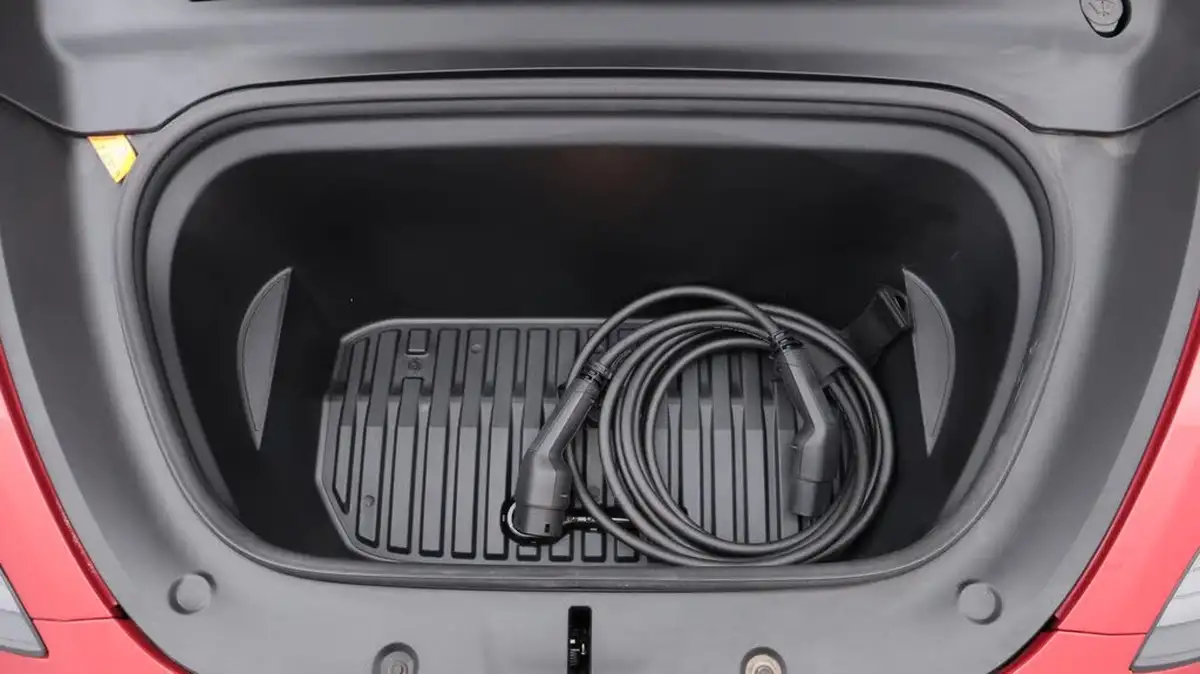 2022-tesla-model-y-e-long-range-big-19