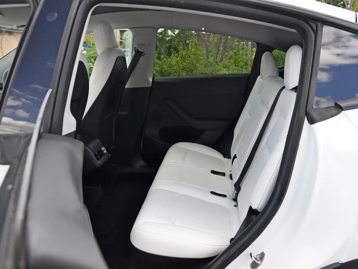 2022-tesla-model-y-e-long-range-big-74