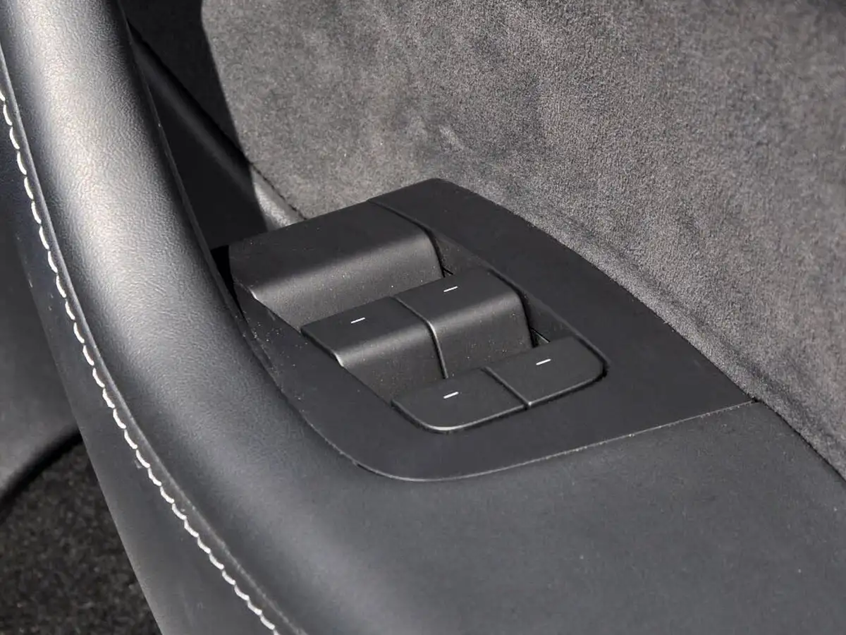 2022-tesla-model-y-e-long-range-big-50