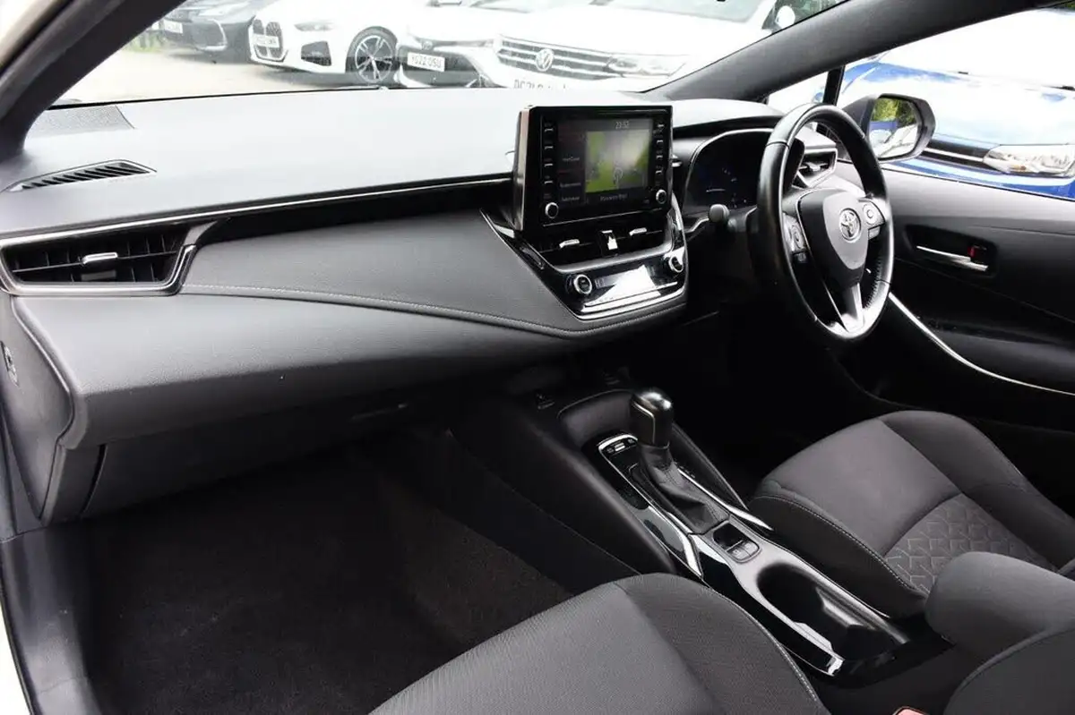 2020-toyota-corolla-18-vvt-i-icon-tech-spare-wheel-touring-sports-5d-big-12