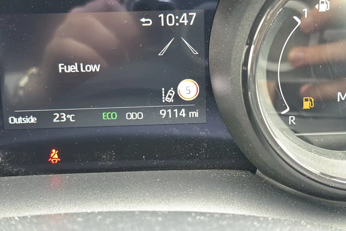 2023-mazda-mazda2-15-select-big-14