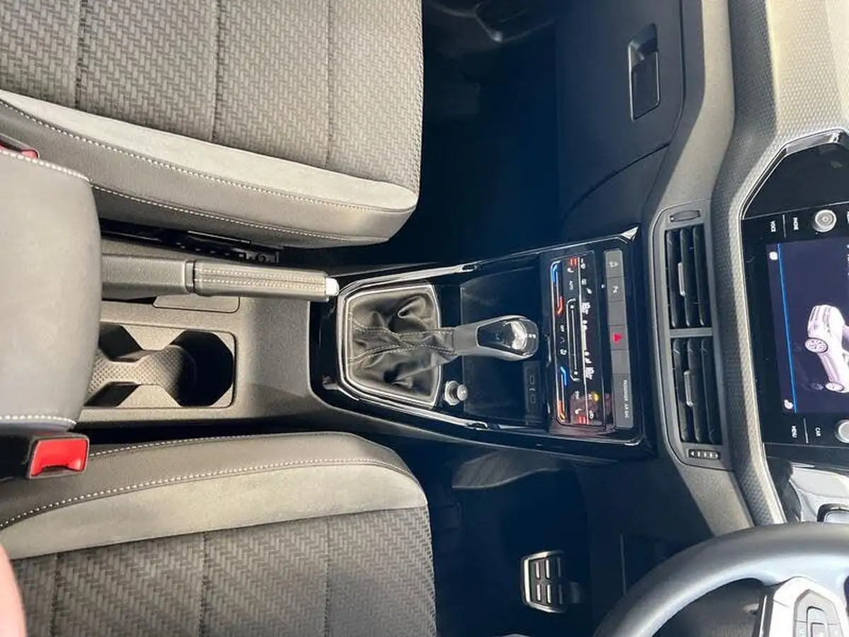2022-volkswagen-t-cross-15-tsi-r-line-big-23