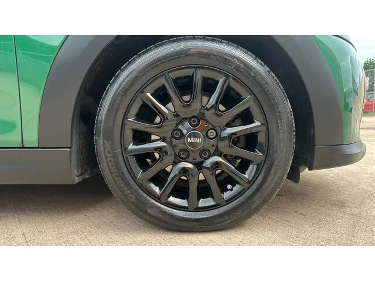 2021-mini-cooper-15-cooper-classic-hatchback-3d-big-13