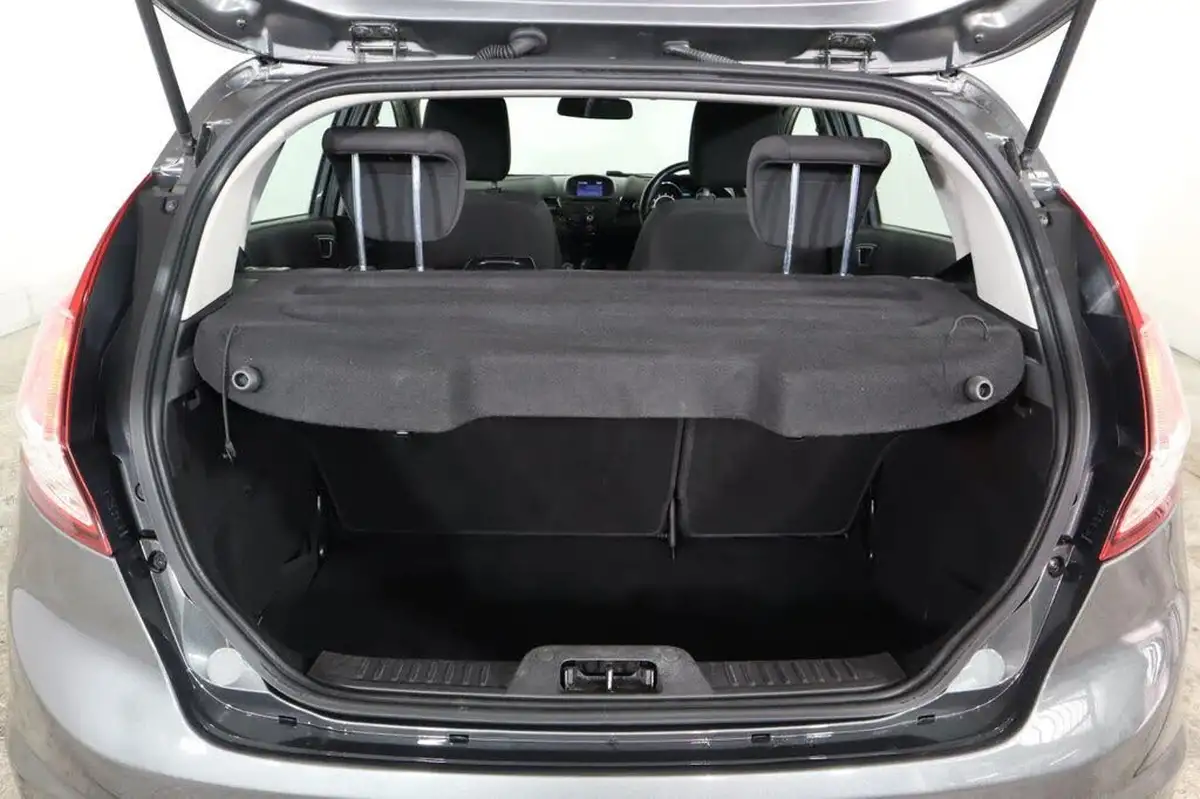 2016-ford-fiesta-125-zetec-5d-big-8