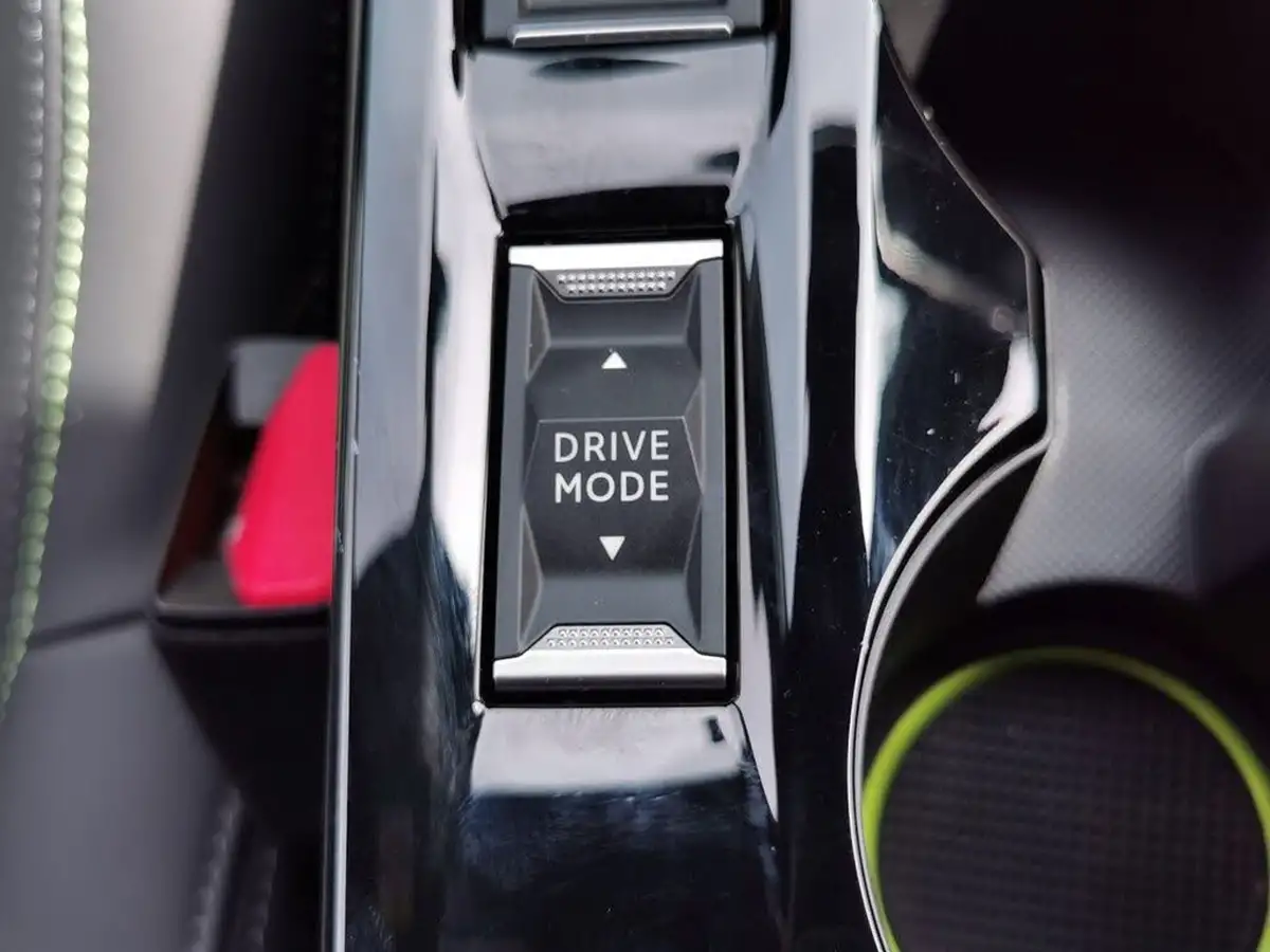 2024-peugeot-208-e-gt-156ps-51kwh-big-23