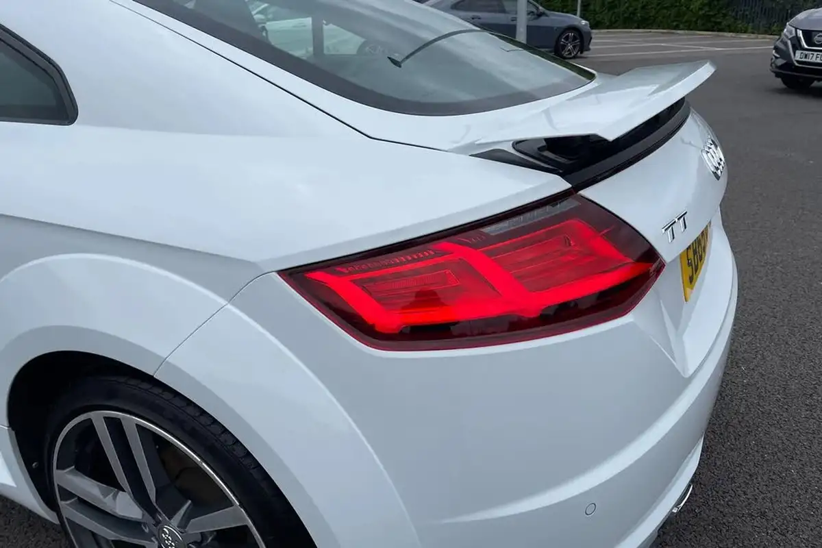 2015-audi-tt-coupe-20-tdi-s-line-big-30