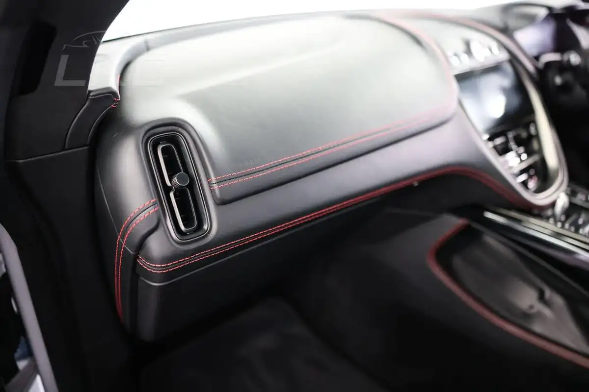 2020-aston-martin-dbx-40-v8-big-31