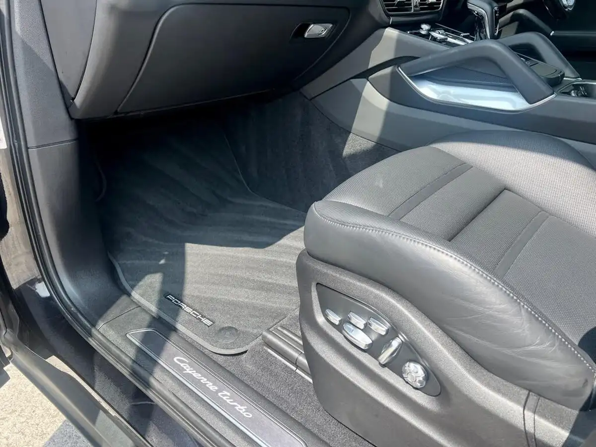 2020-porsche-cayenne-40-v8-turbo-station-wagon-big-27