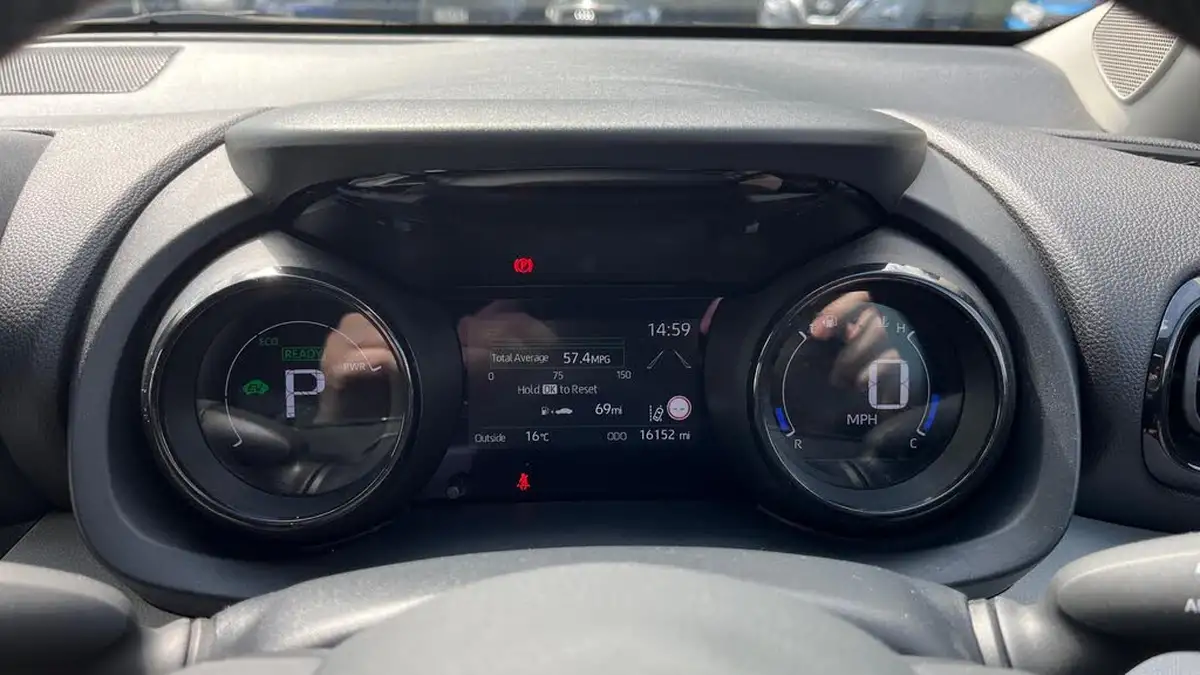 2022-toyota-yaris-cross-15-vvt-i-excel-city-packpan-roof-big-8