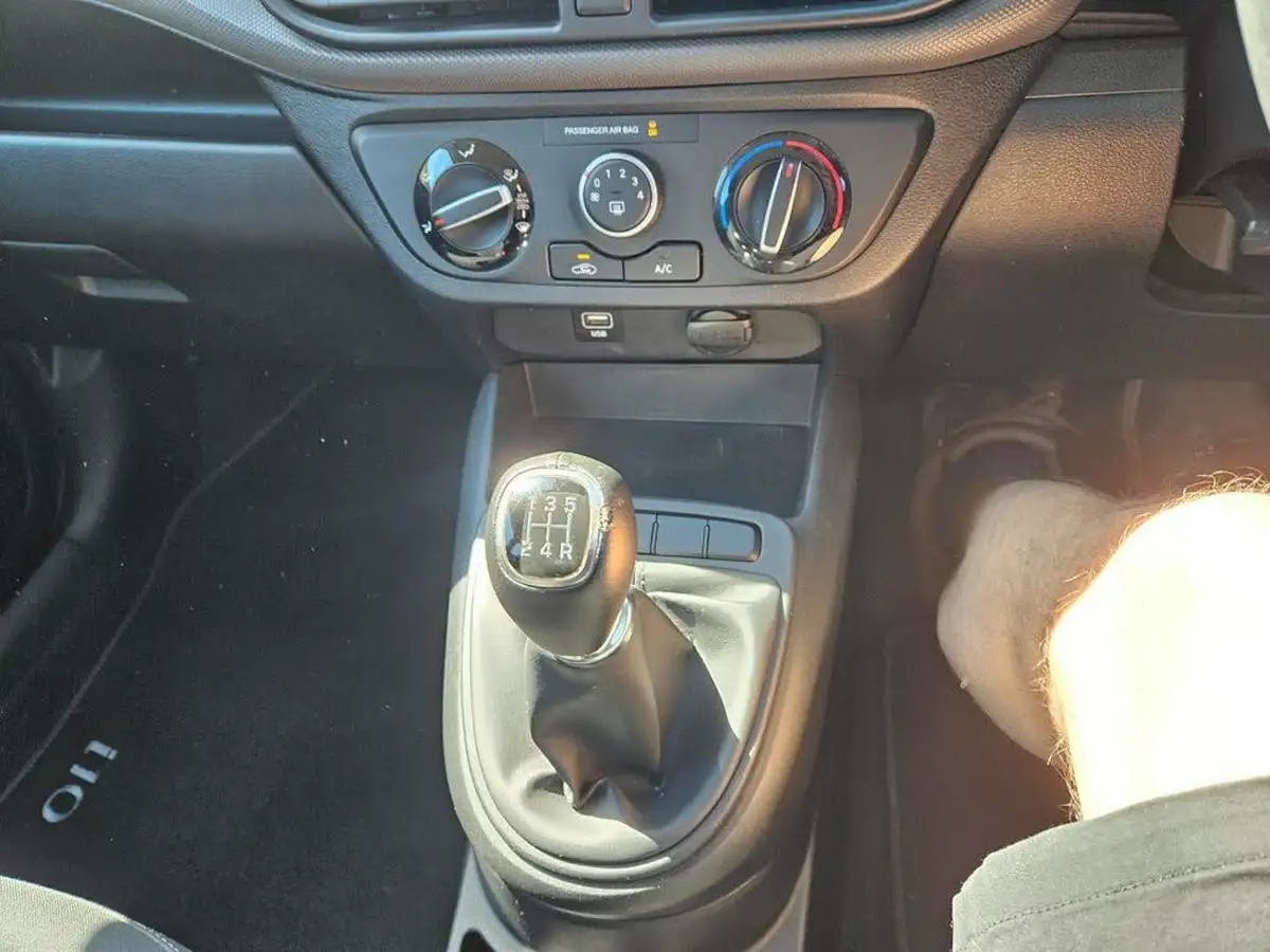 2020-hyundai-i10-10-se-connect-big-7