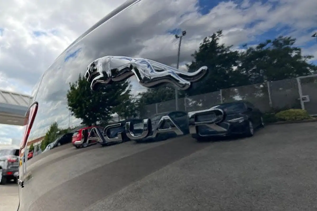 2022-jaguar-i-pace-ev400-hse-black-big-39