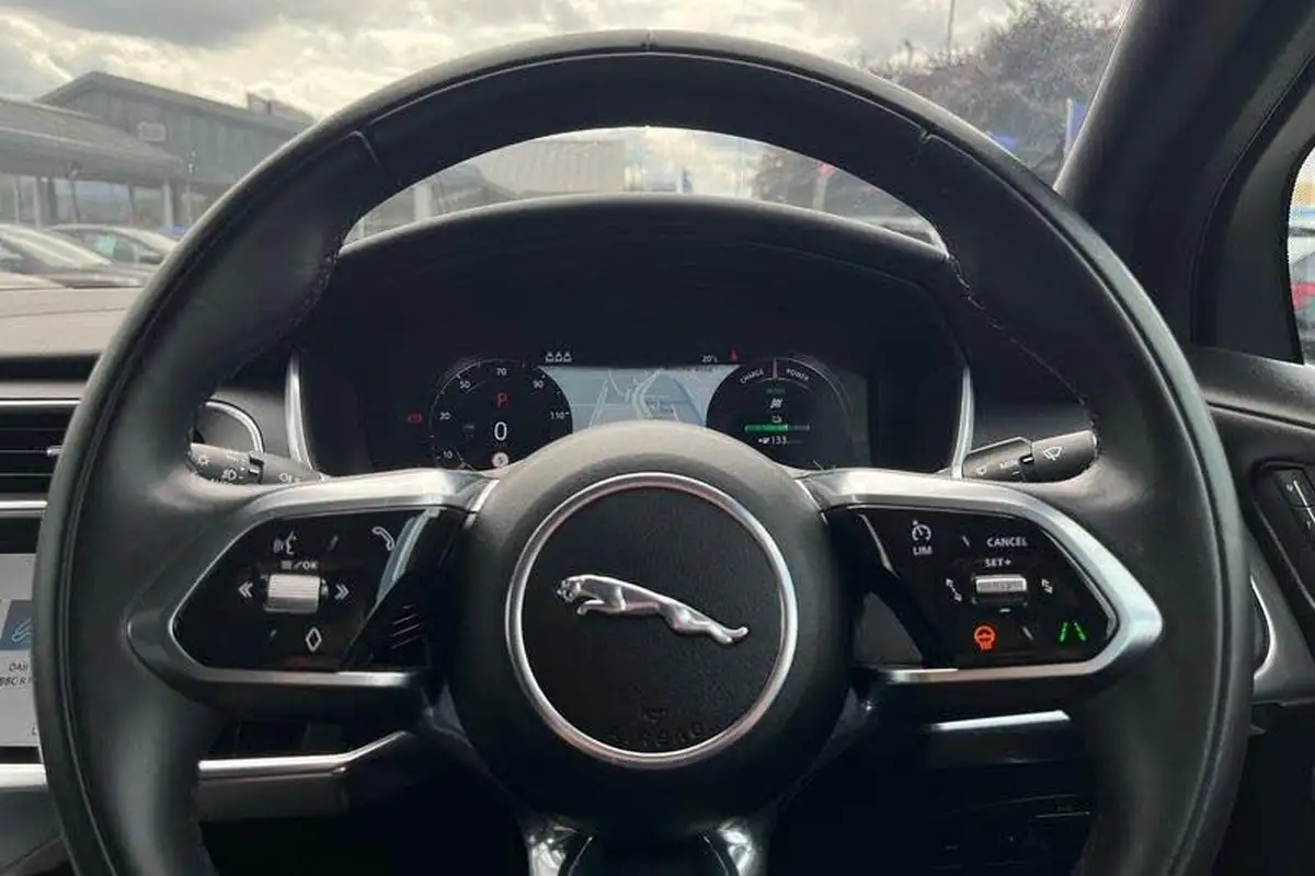2022-jaguar-i-pace-ev400-hse-black-big-11