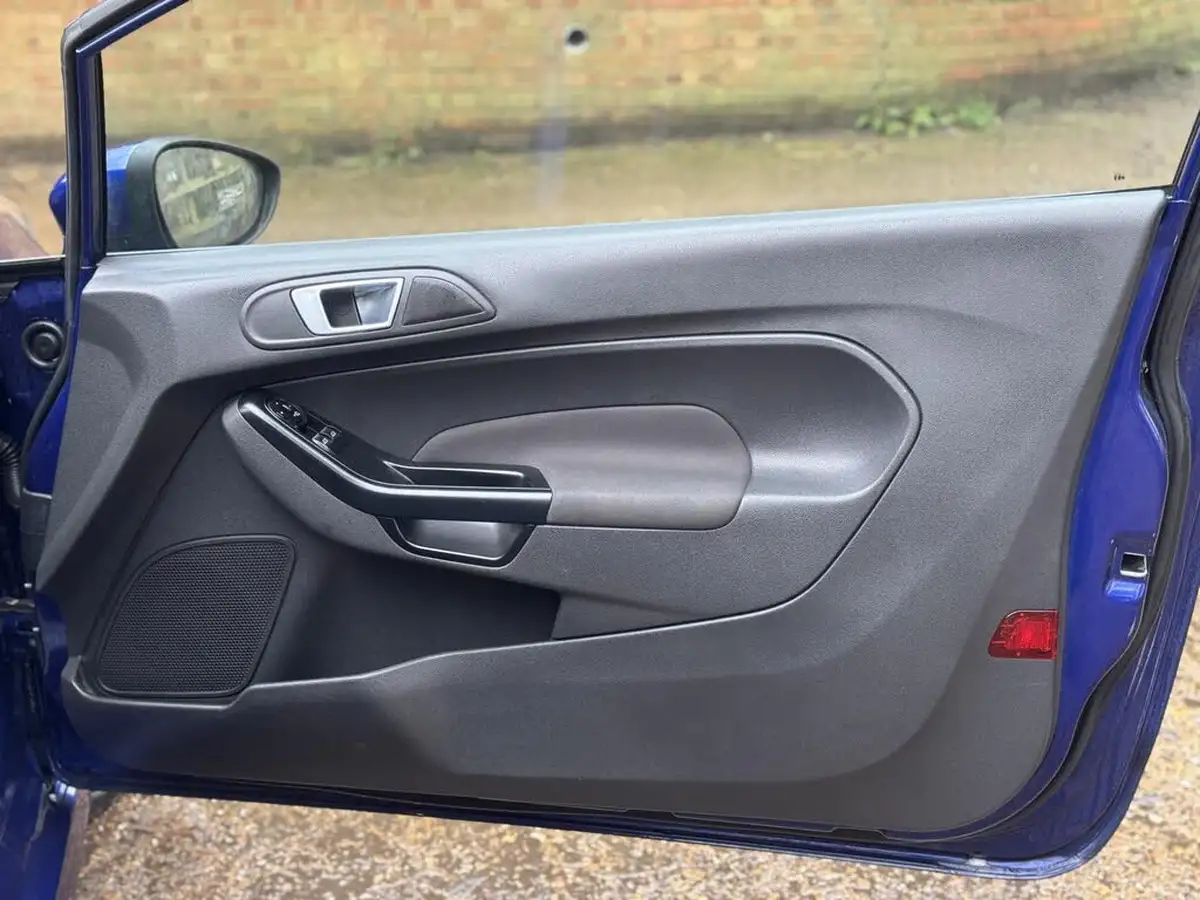 2014-ford-fiesta-10-zetec-s-big-35