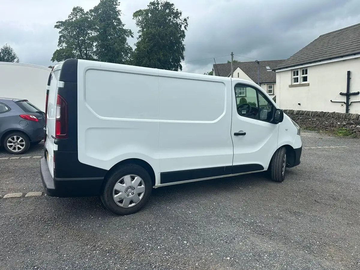 2017-renault-trafic-16dci-sl29-120-business-e6-panel-big-16