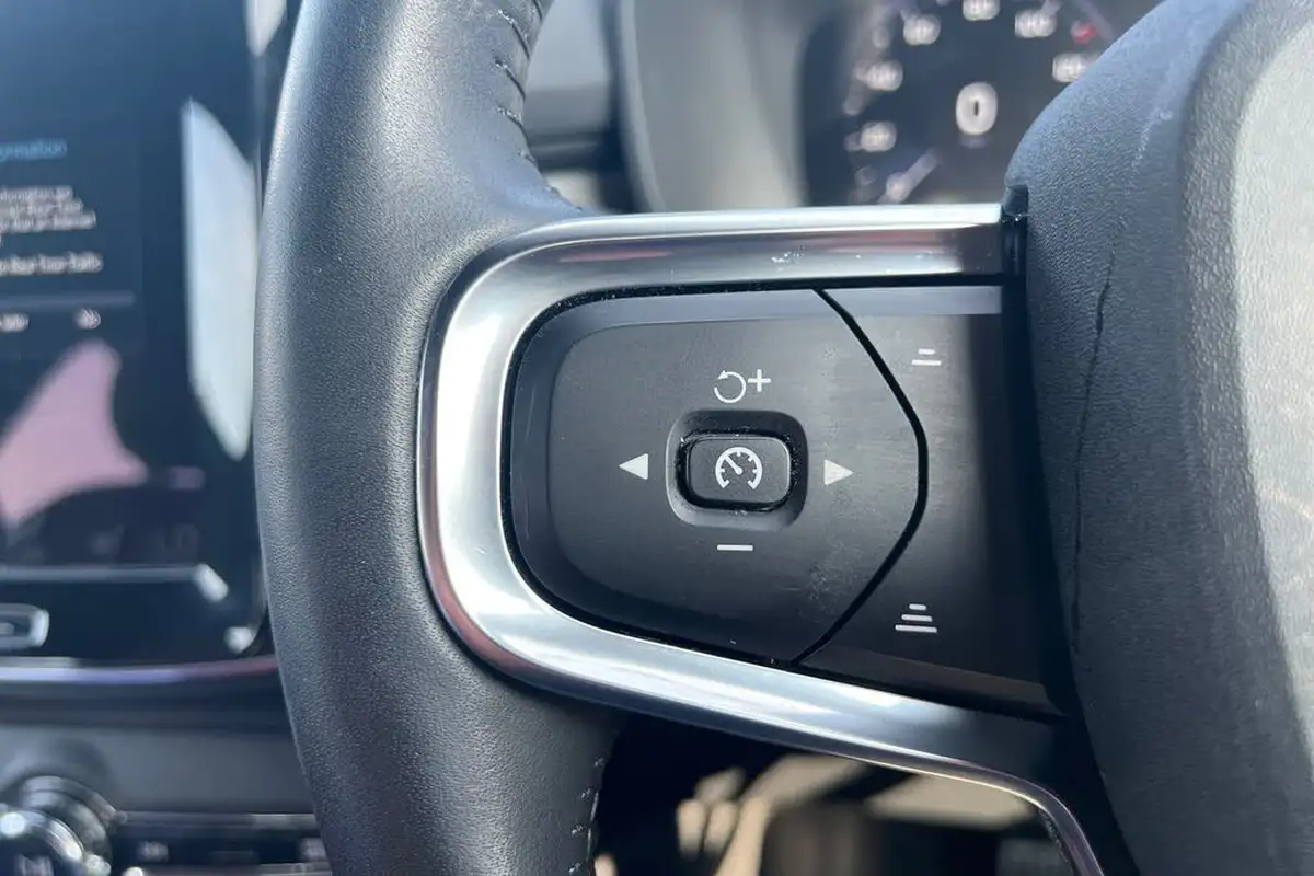 2021-volvo-xc40-15-t4-inscription-208bhp-big-10