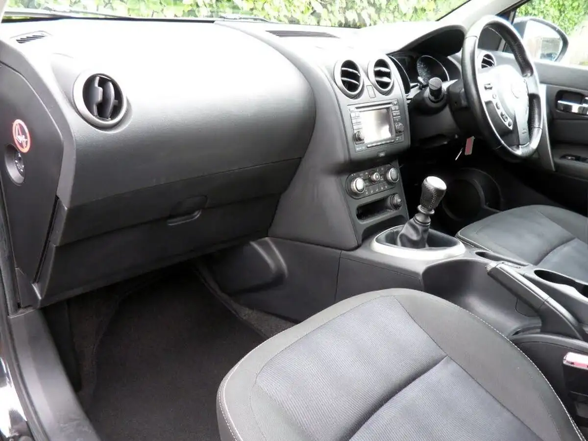 2012-nissan-qashqai-15td-n-tec-big-59