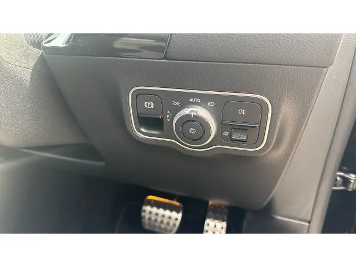 2024-mercedes-benz-gla-class-13-gla-200-amg-line-executive-big-30