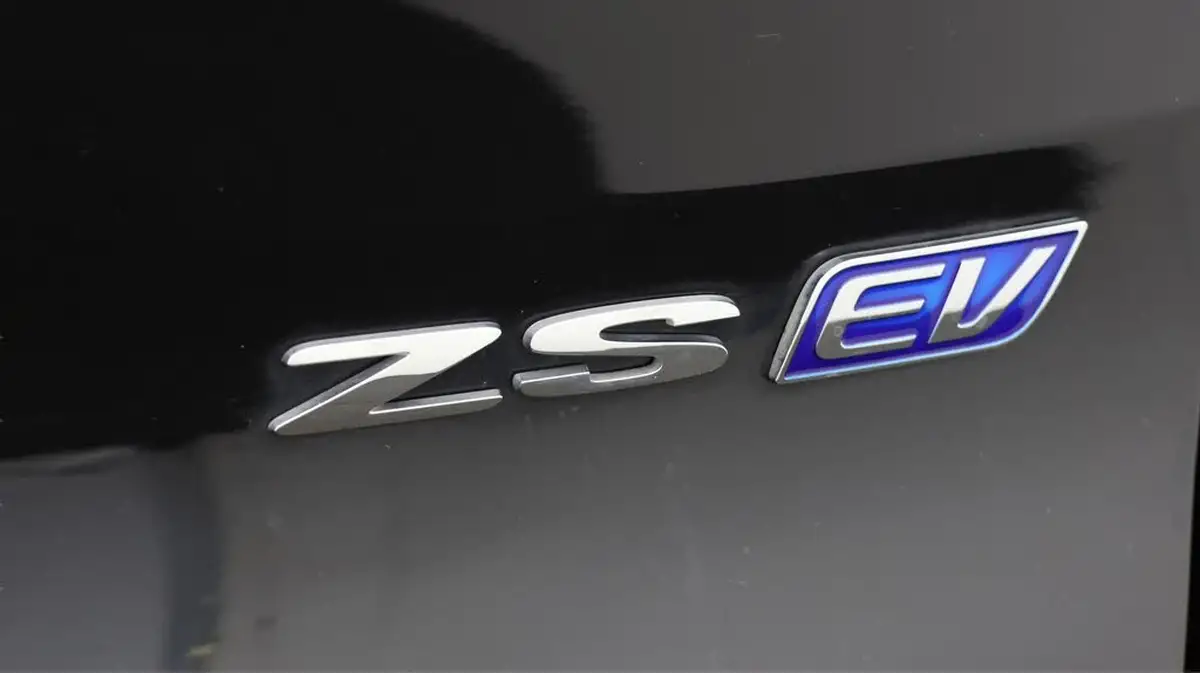 2024-mg-zs-suv-e-se-ev-176ps-big-21