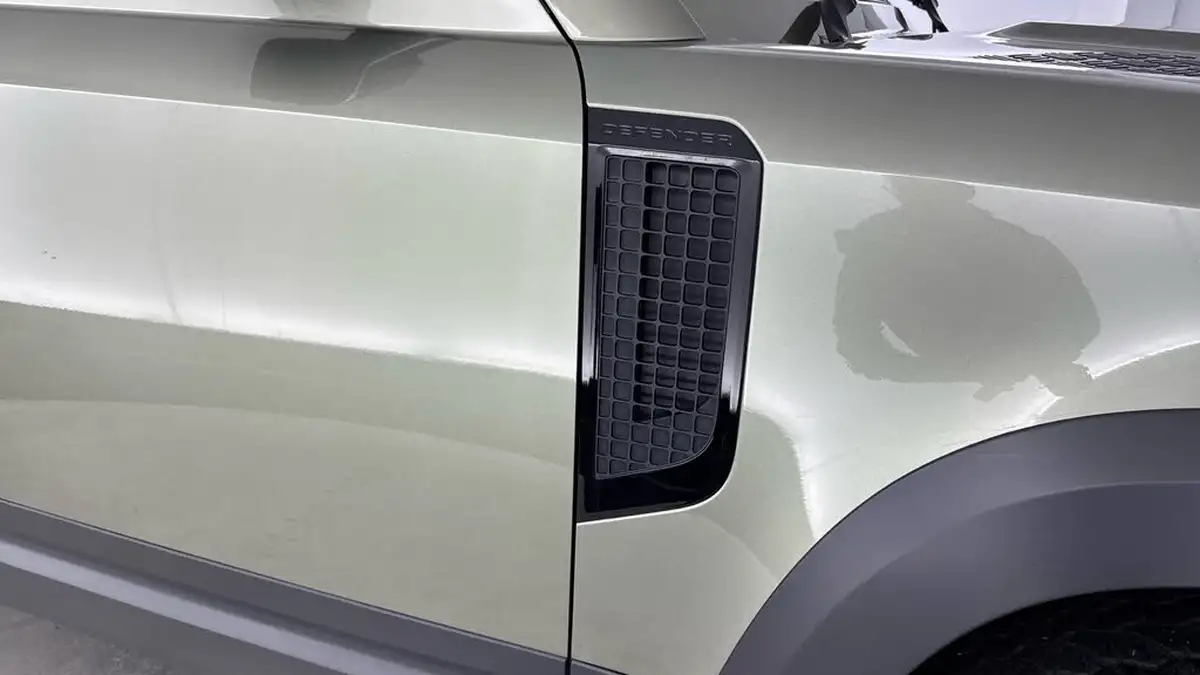 2020-land-rover-110-defender-20-d240-hse-110-big-35