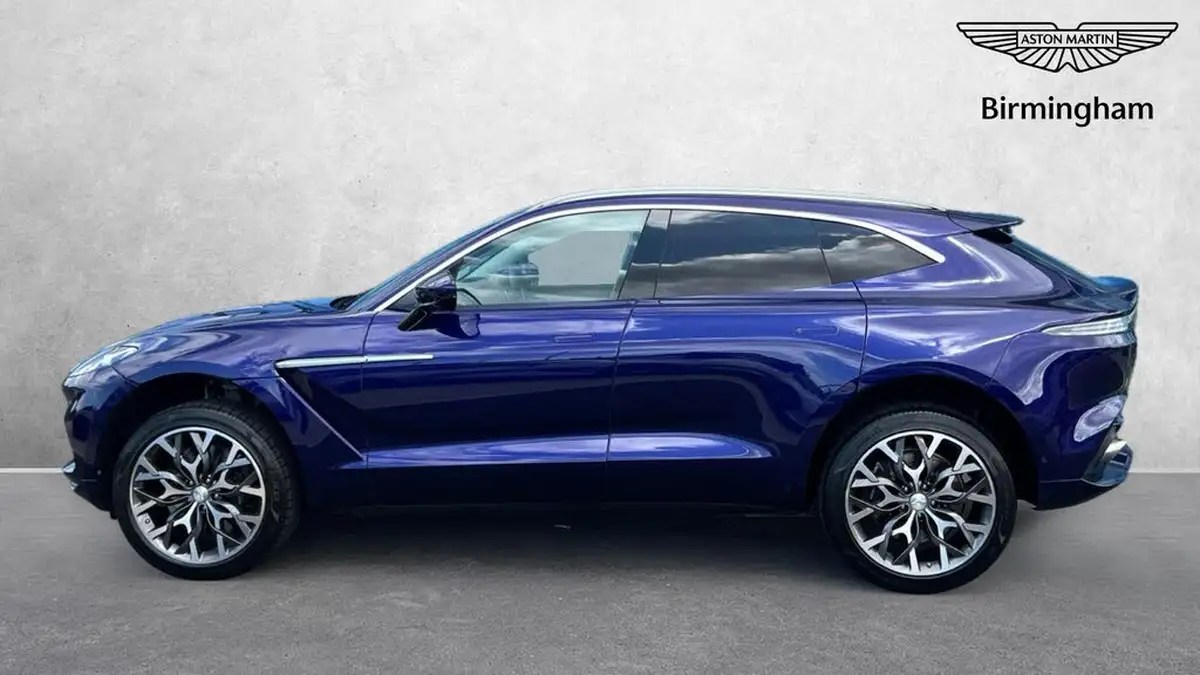 2022-aston-martin-dbx-40-v8-big-11