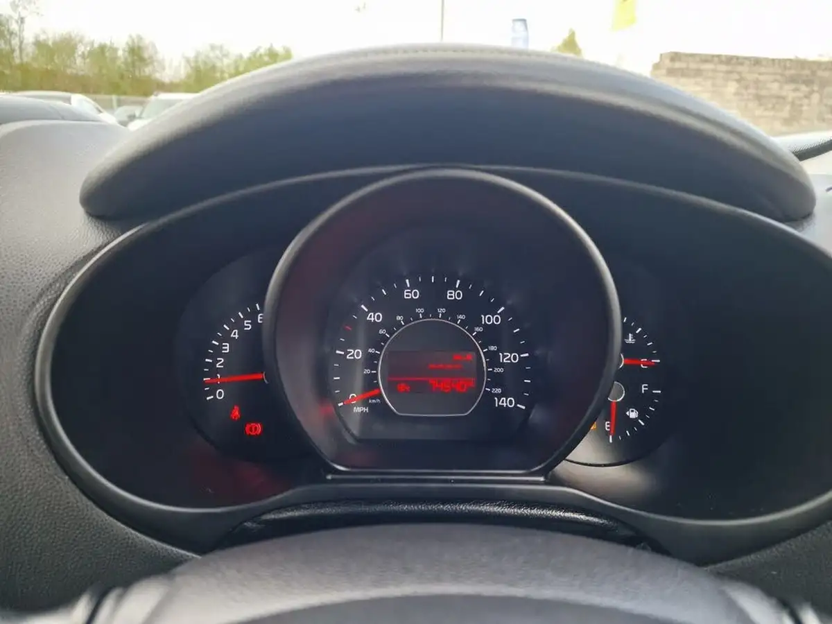 2014-kia-soul-16-connect-plus-big-18