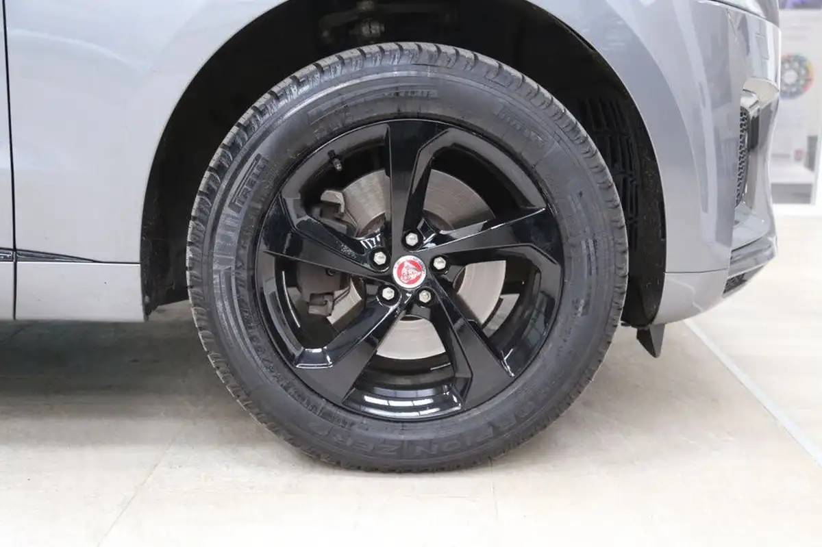 2022-jaguar-f-pace-20-d200-r-dynamic-s-big-39
