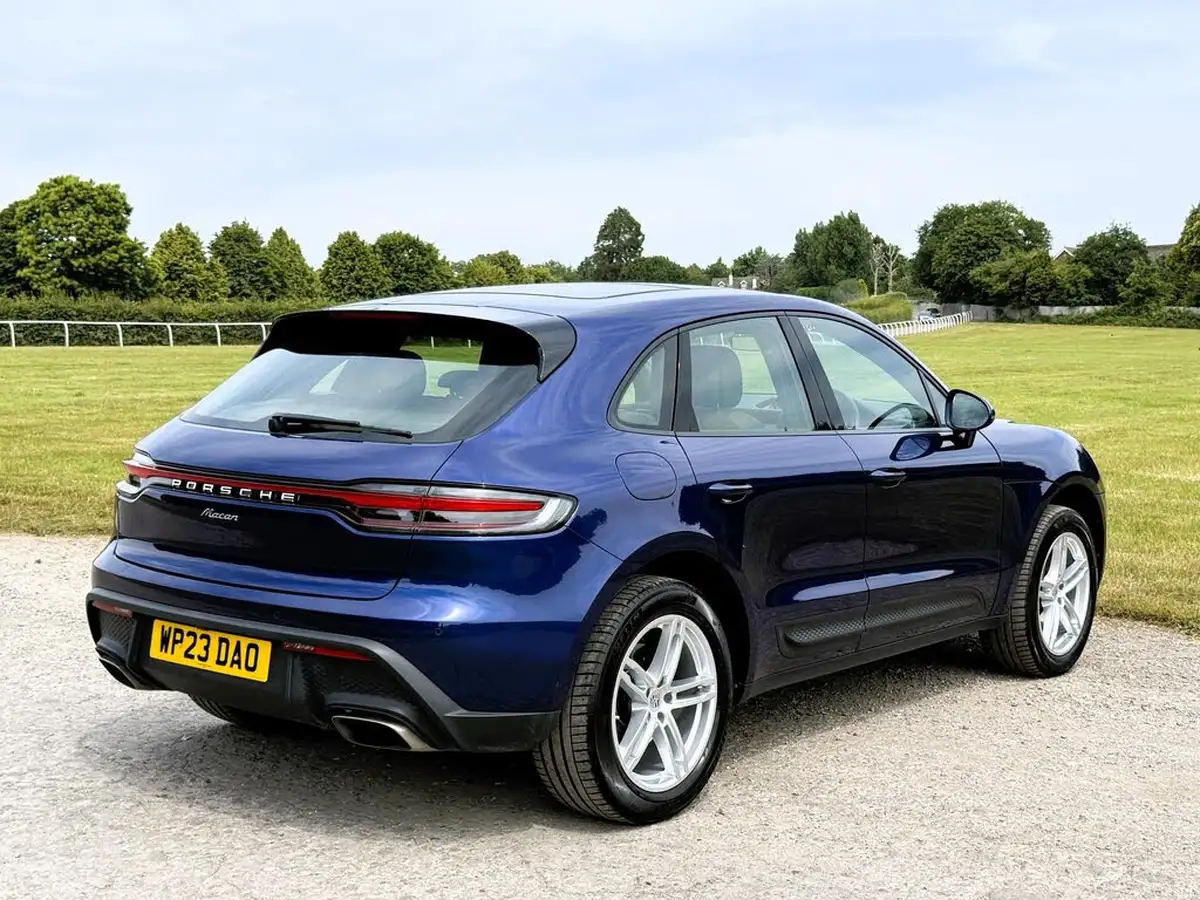 2023-porsche-macan-20-big-14