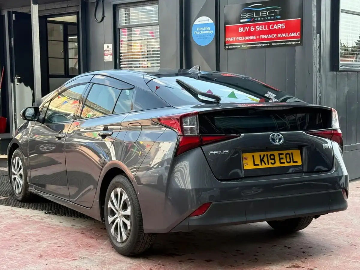 2019-toyota-prius-big-7