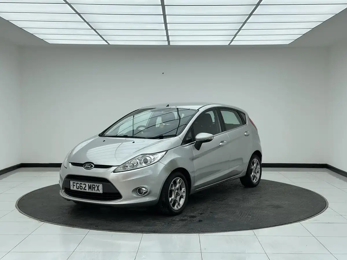 2012-ford-fiesta-125-zetec-5d-big-2