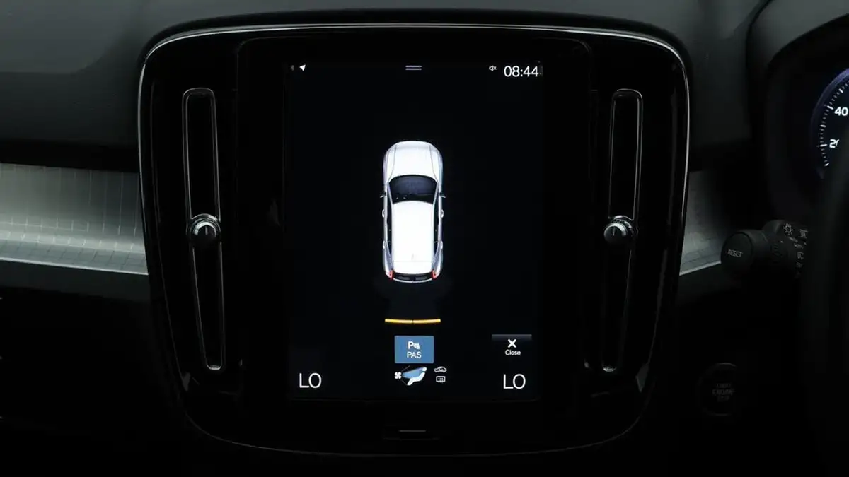 2021-volvo-xc40-15-t3-momentum-163bhp-big-22
