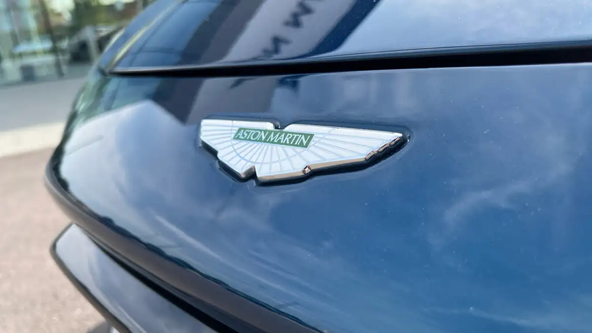 2019-aston-martin-vantage-40-v8-vantage-big-13