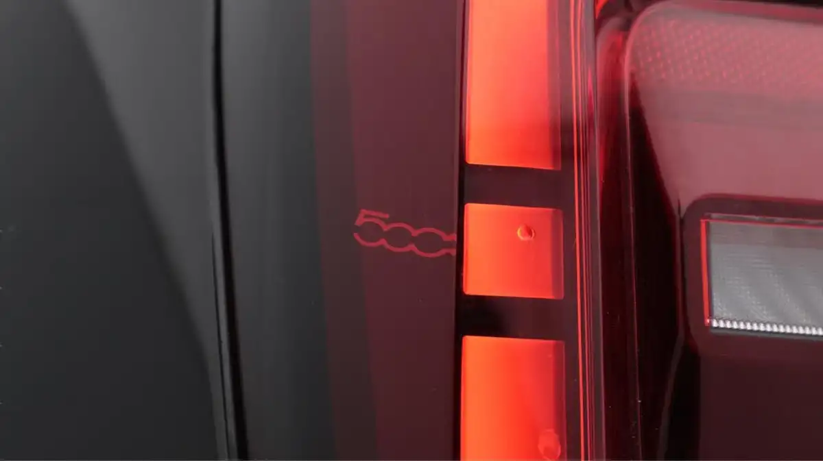 2022-fiat-500-e-icon-117bhp-big-24