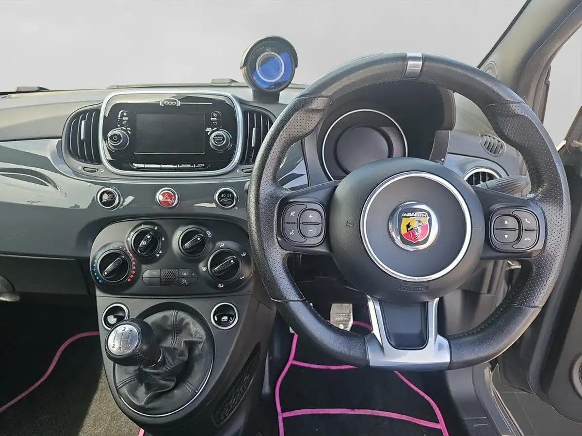 2017-abarth-595-14-tjet-big-9