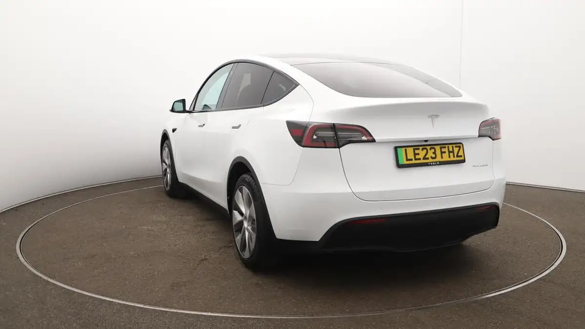 2023-tesla-model-y-e-long-range-big-60