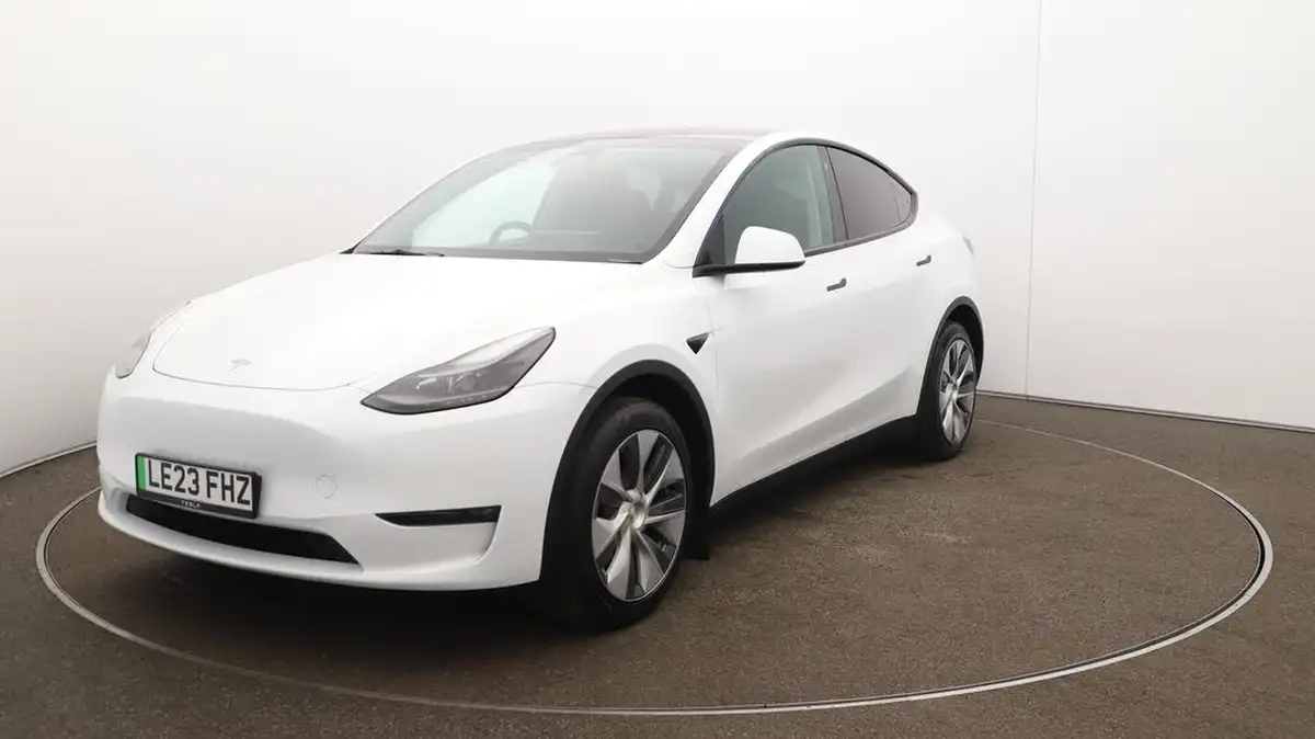 2023-tesla-model-y-e-long-range-big-36