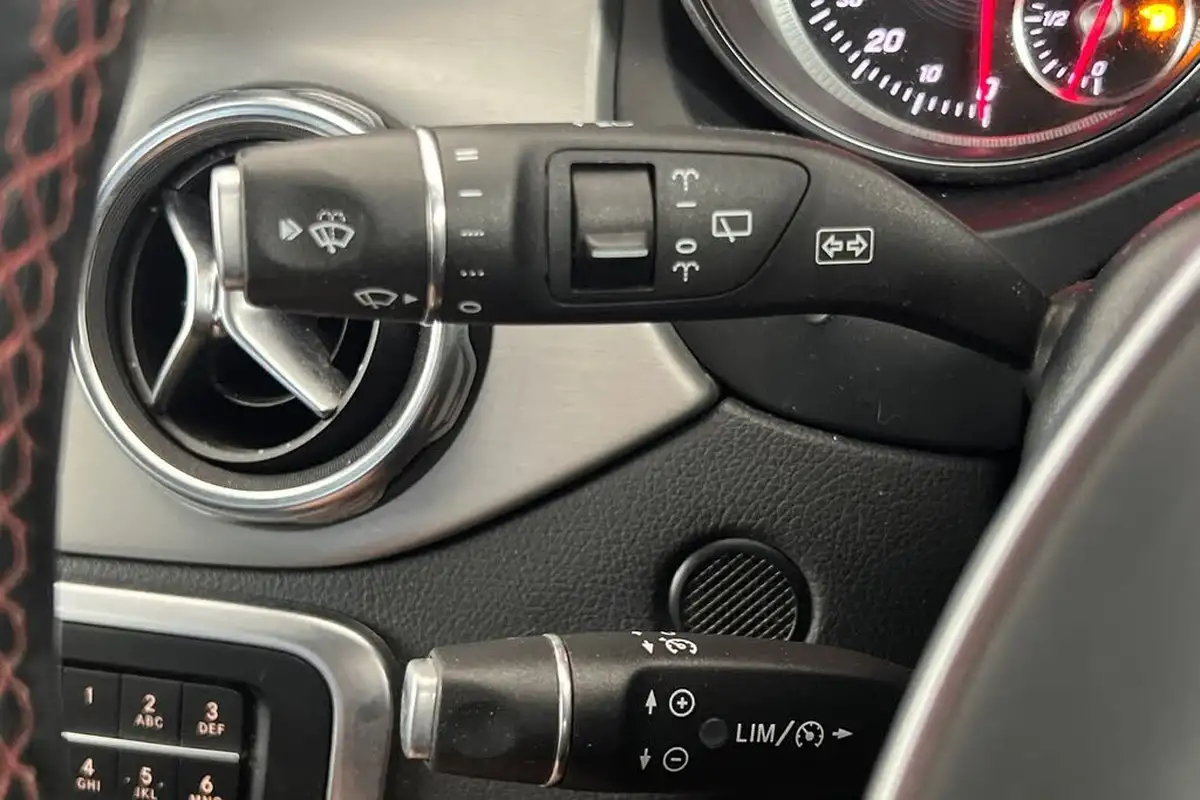 2018-mercedes-benz-gla-class-16-gla-200-amg-line-154bhp-big-38