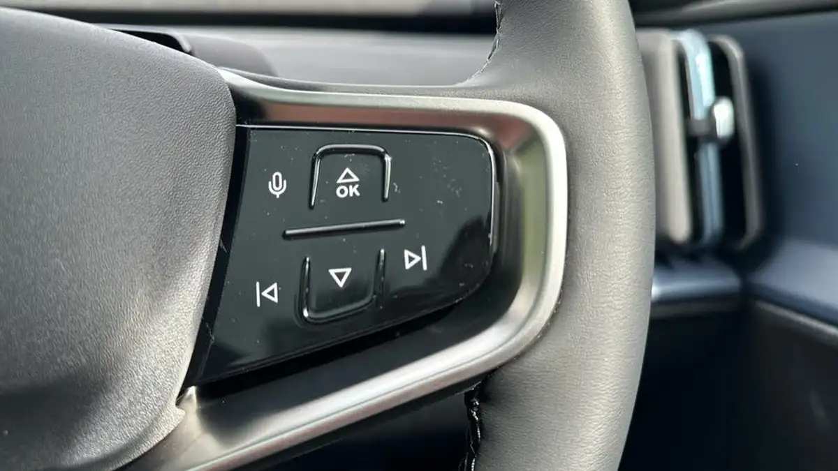 2025-volvo-ex30-e-single-motor-ultra-big-21