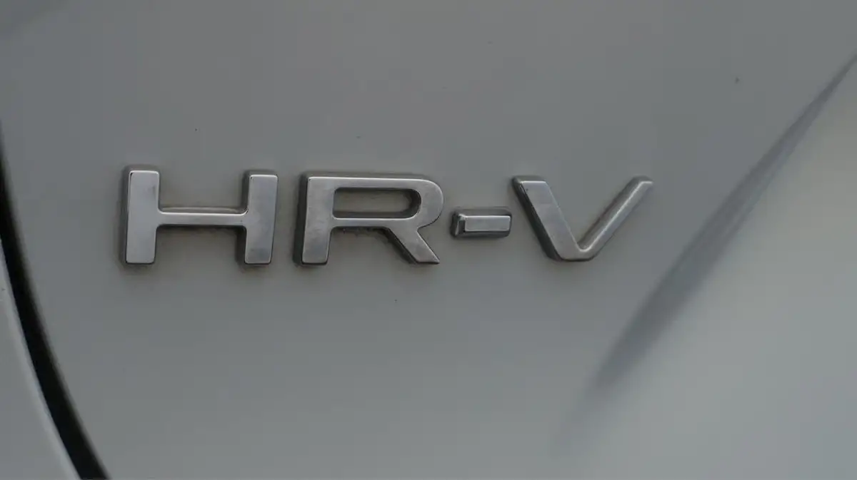 2022-honda-hr-v-15-i-mmd-advance-big-22