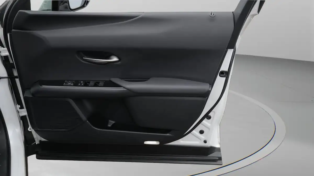 2021-lexus-ux-300e-e-ux-big-14