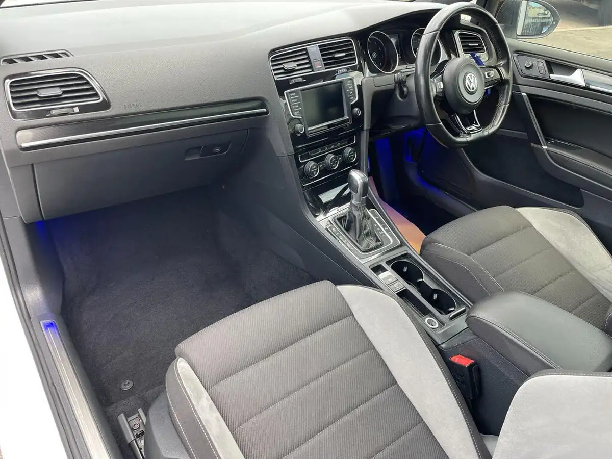 2016-volkswagen-golf-20-tsi-r-4x4-bmtss-hatchback-3d-dsg-big-21