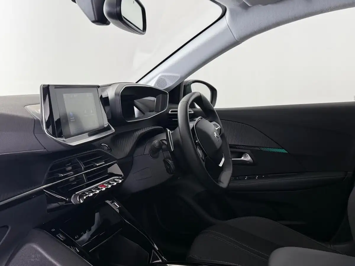 2022-peugeot-208-12-puretech-allure-premium-100bhp-eat8-big-15