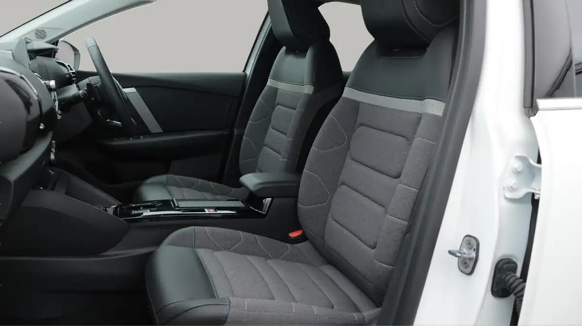 2023-citroen-c4-12-puretech-c-series-edition-eat8-big-14