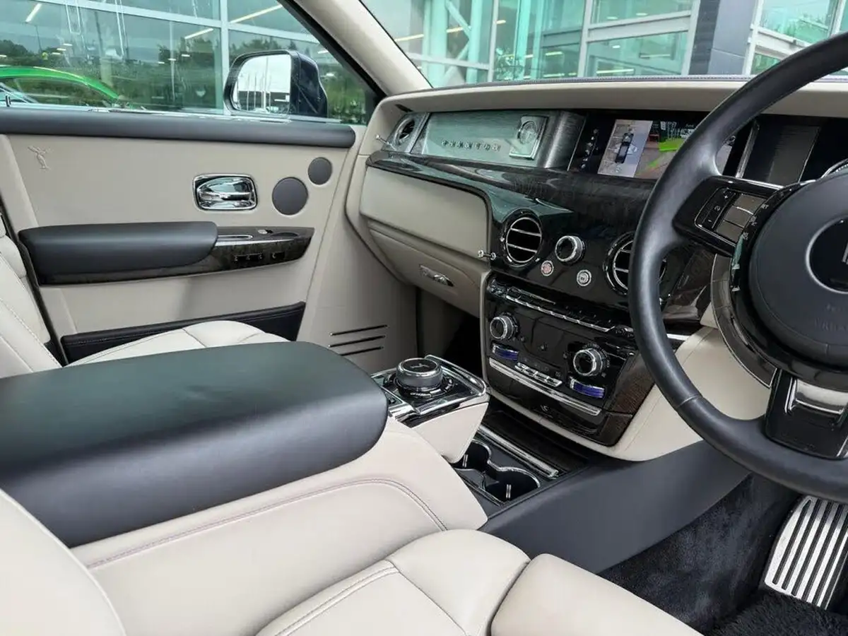 2018-rolls-royce-phantom-67-big-22