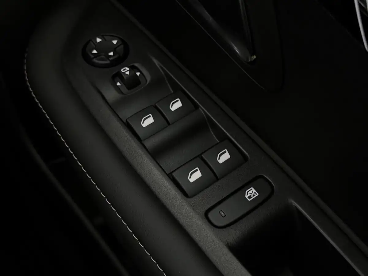 2024-peugeot-208-12-puretech-allure-big-36