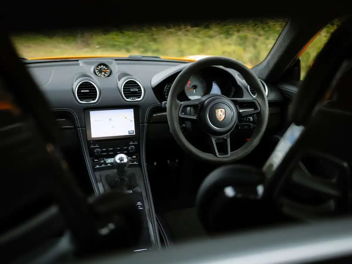2023-porsche-cayman-718-40-cayman-gt4-big-39