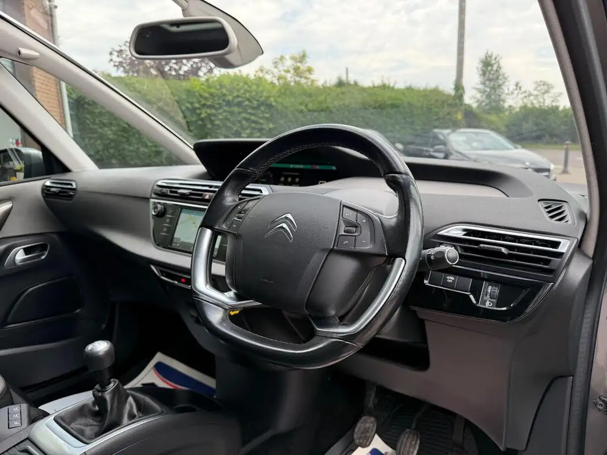 2017-citroen-grand-c4-picasso-16bluehdi-flair-big-30